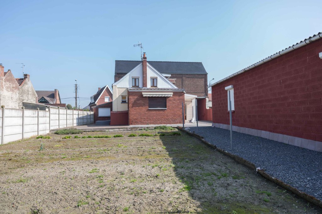 Maison à rénover avec prairie 3000 m2