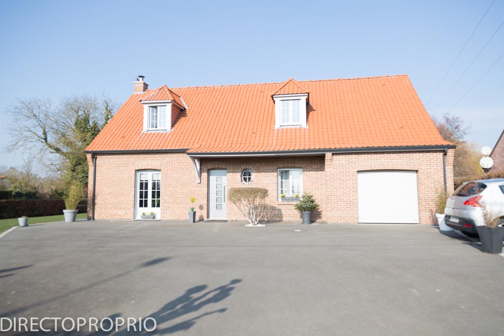 Maison Individuelle de standing avec boxes pour chevaux et prairie